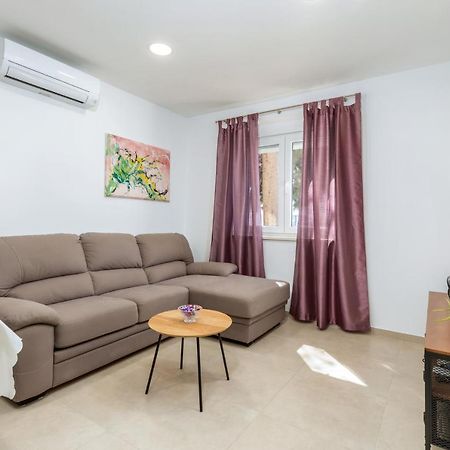Apartment Lorilu Pula Exterior photo