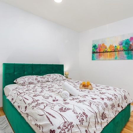 Apartment Lorilu Pula Exterior photo
