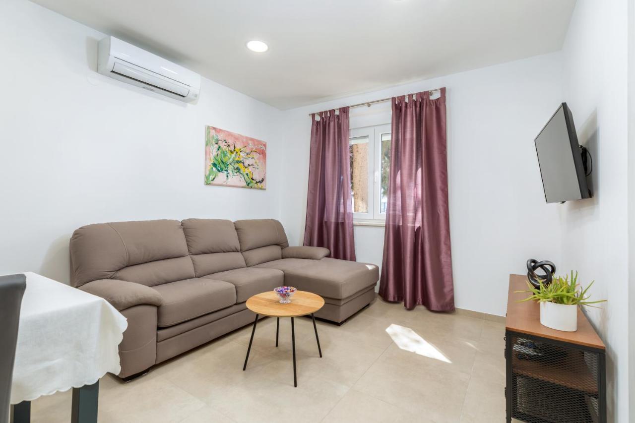 Apartment Lorilu Pula Exterior photo