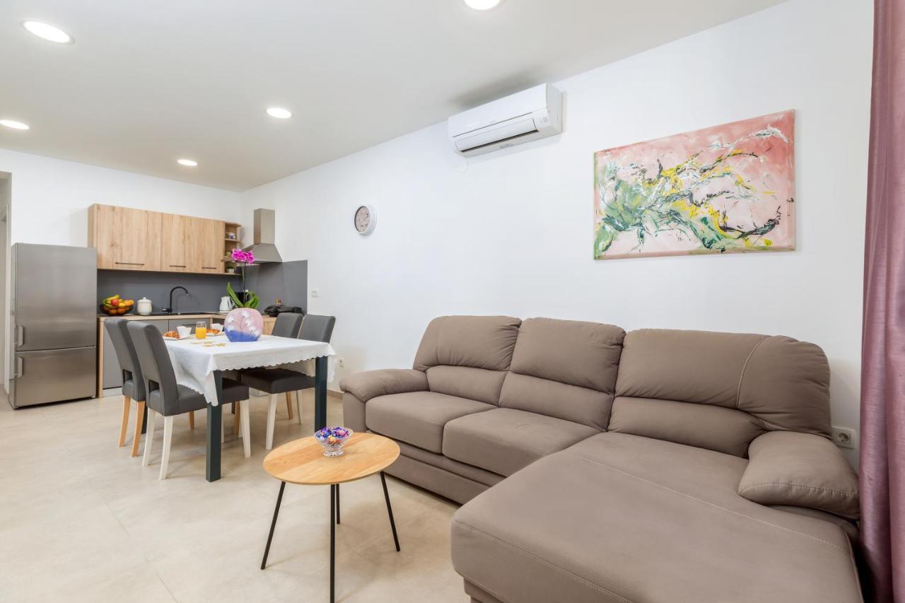 Apartment Lorilu Pula Exterior photo