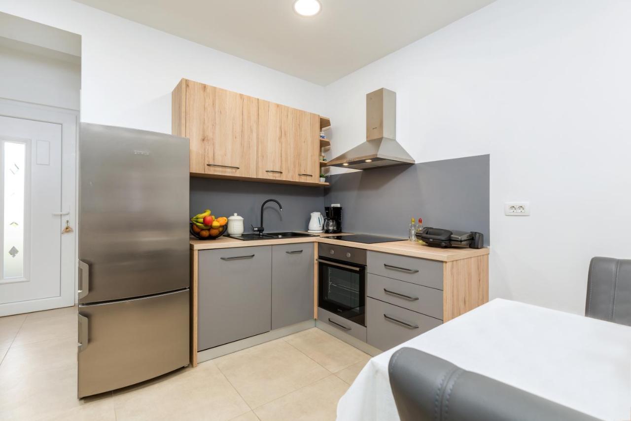 Apartment Lorilu Pula Exterior photo