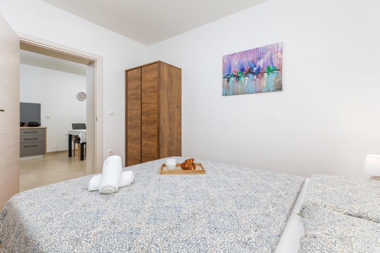 Apartment Lorilu Pula Exterior photo
