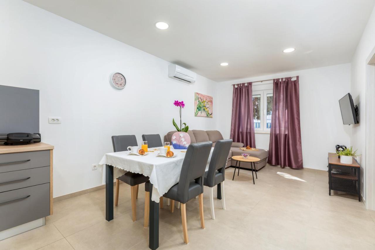 Apartment Lorilu Pula Exterior photo